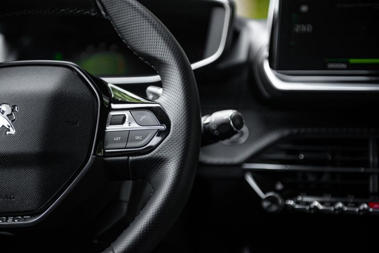 Peugeot 2008 1.2 PureTech GT: la prova su strada