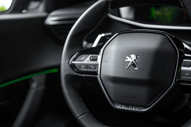 Peugeot 2008 1.2 PureTech GT: la prova su strada