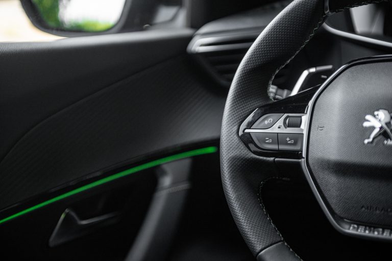 Peugeot 2008 1.2 PureTech GT: la prova su strada