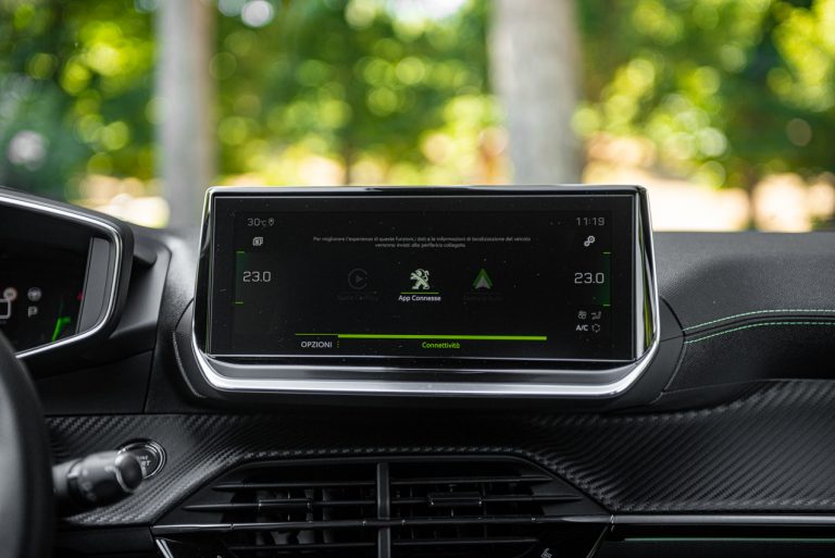 Peugeot 2008 1.2 PureTech GT: la prova su strada