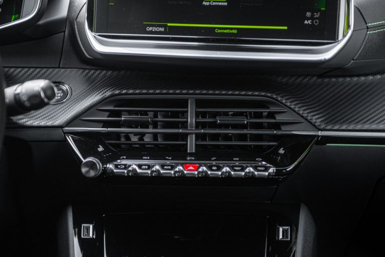 Peugeot 2008 1.2 PureTech GT: la prova su strada