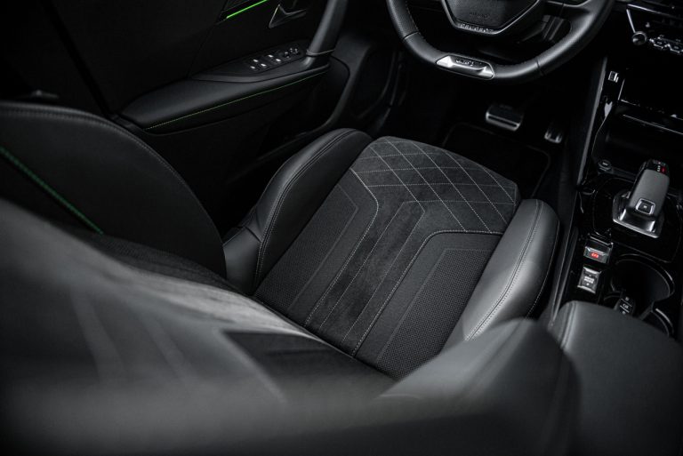 Peugeot 2008 1.2 PureTech GT: la prova su strada