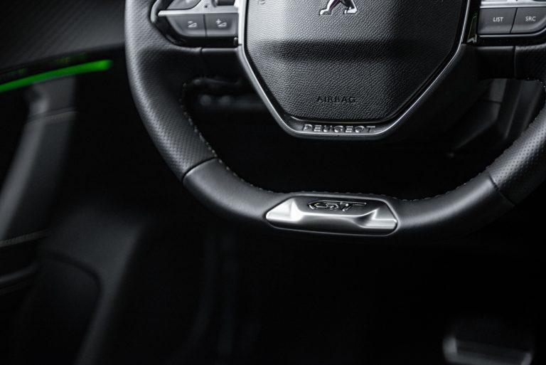 Peugeot 2008 1.2 PureTech GT: la prova su strada