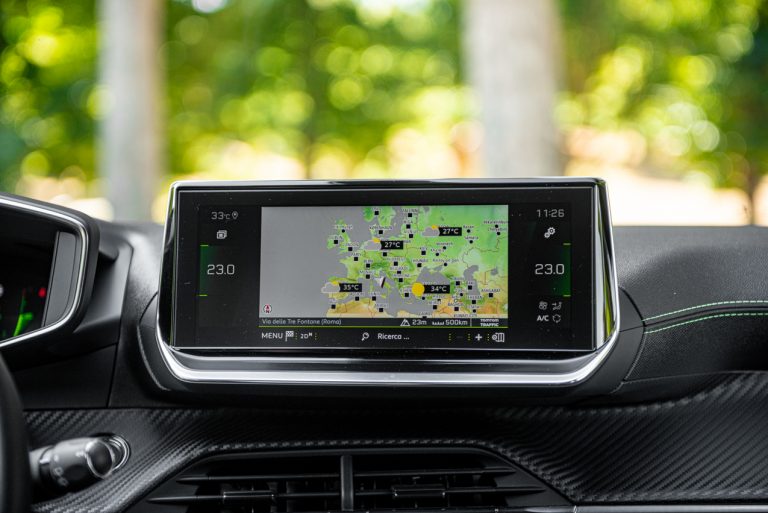 Peugeot 2008 1.2 PureTech GT: la prova su strada