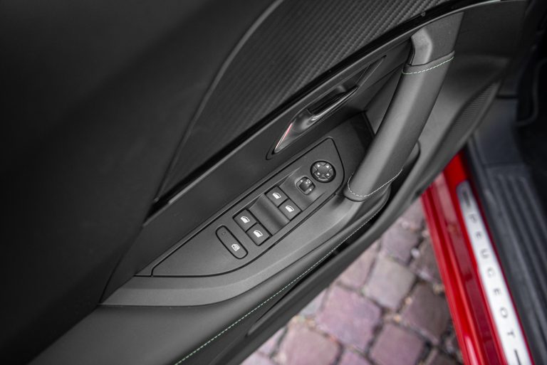 Peugeot 2008 1.2 PureTech GT: la prova su strada