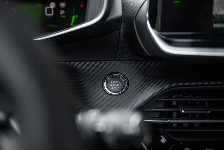 Peugeot 2008 1.2 PureTech GT: la prova su strada