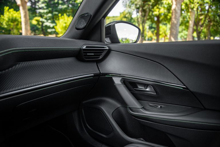 Peugeot 2008 1.2 PureTech GT: la prova su strada