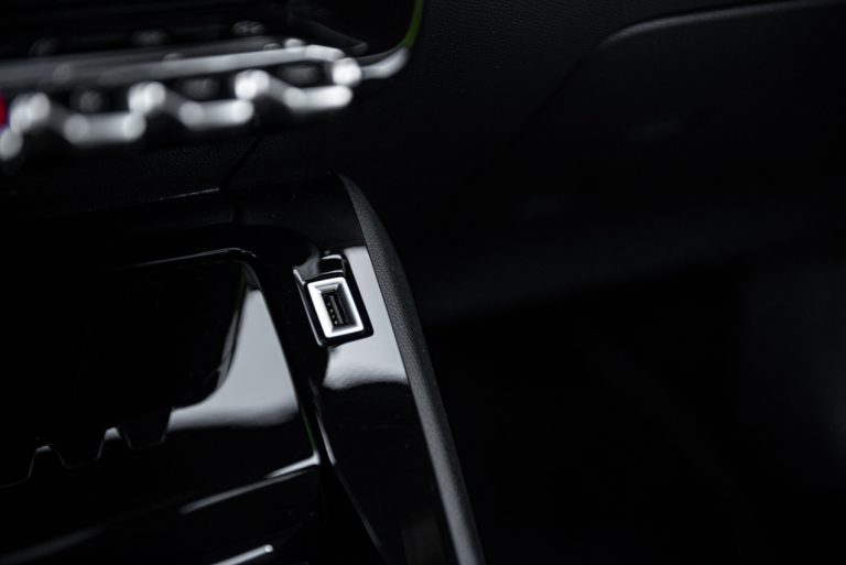 Peugeot 2008 1.2 PureTech GT: la prova su strada
