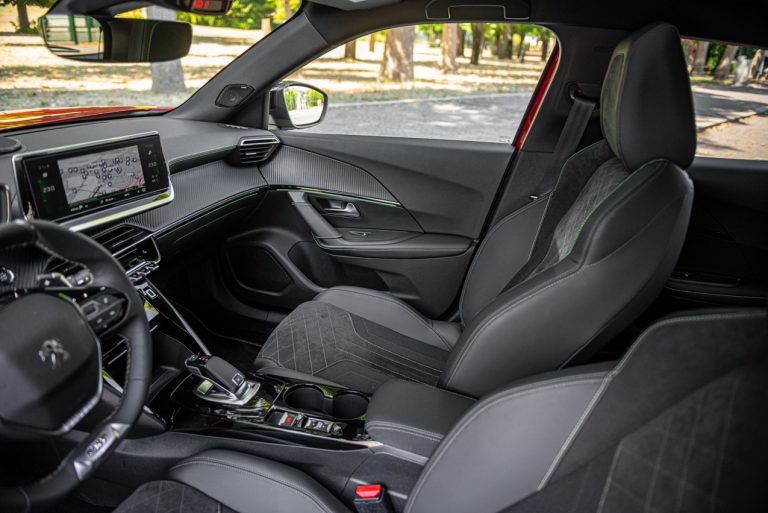 Peugeot 2008 1.2 PureTech GT: la prova su strada