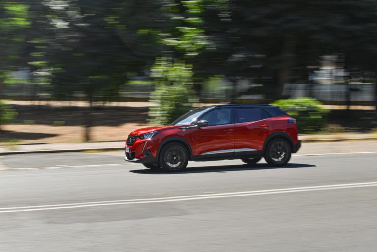 Peugeot 2008 1.2 PureTech GT: la prova su strada
