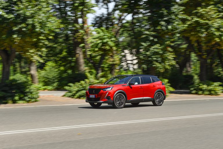 Peugeot 2008 1.2 PureTech GT: la prova su strada