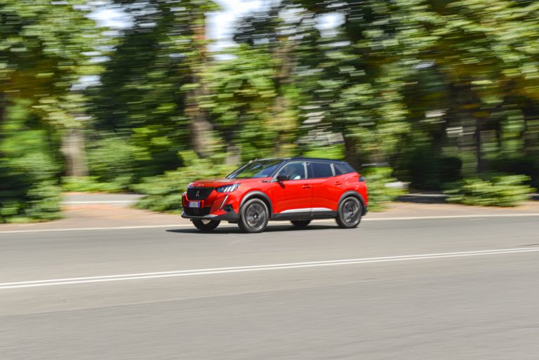 Peugeot 2008 1.2 PureTech GT: la prova su strada