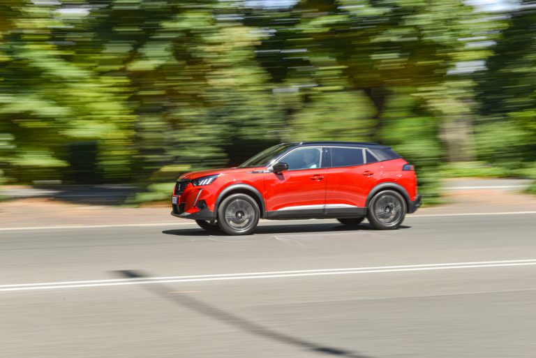 Peugeot 2008 1.2 PureTech GT: la prova su strada
