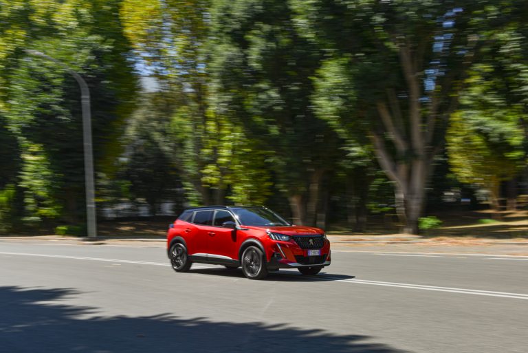 Peugeot 2008 1.2 PureTech GT: la prova su strada