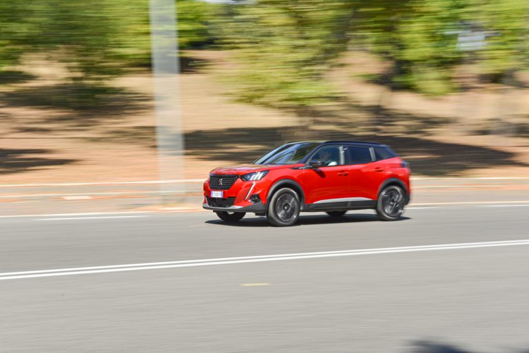Peugeot 2008 1.2 PureTech GT: la prova su strada