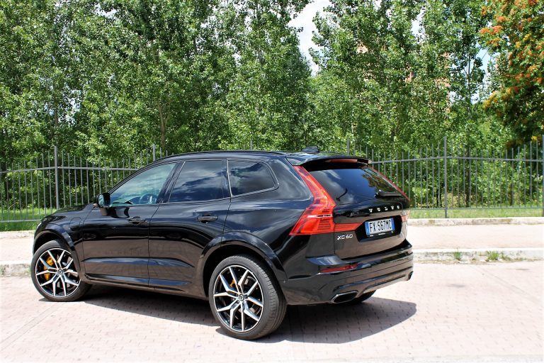 Volvo XC60 T8 Twin Engine AWD Polestar 2.0: la prova su strada