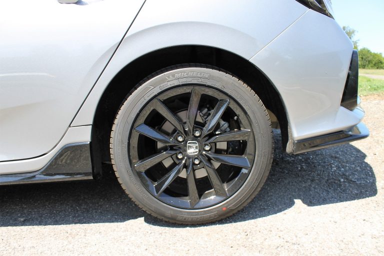 Honda Civic 1.0T Executive Sport Line: la prova su strada