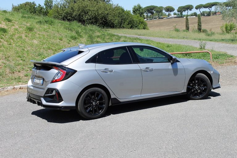 Honda Civic 1.0T Executive Sport Line: la prova su strada