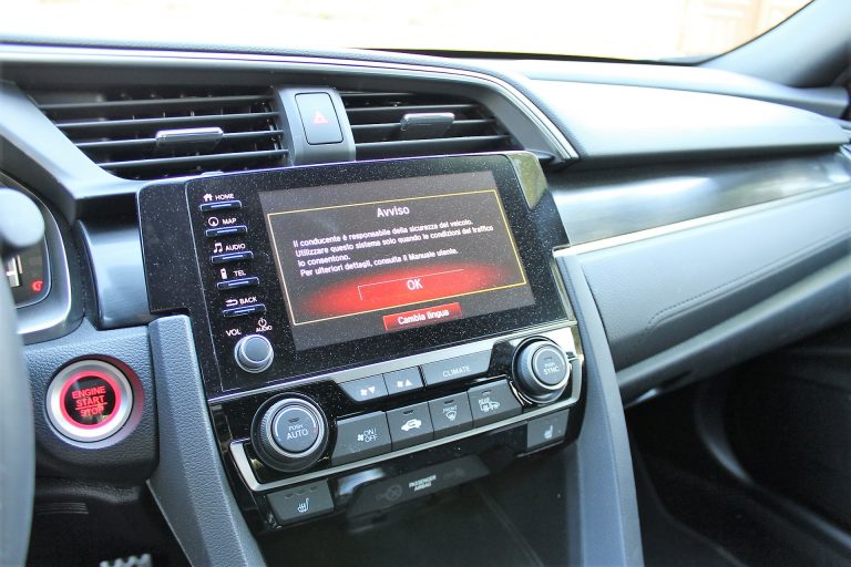 Honda Civic 1.0T Executive Sport Line: la prova su strada