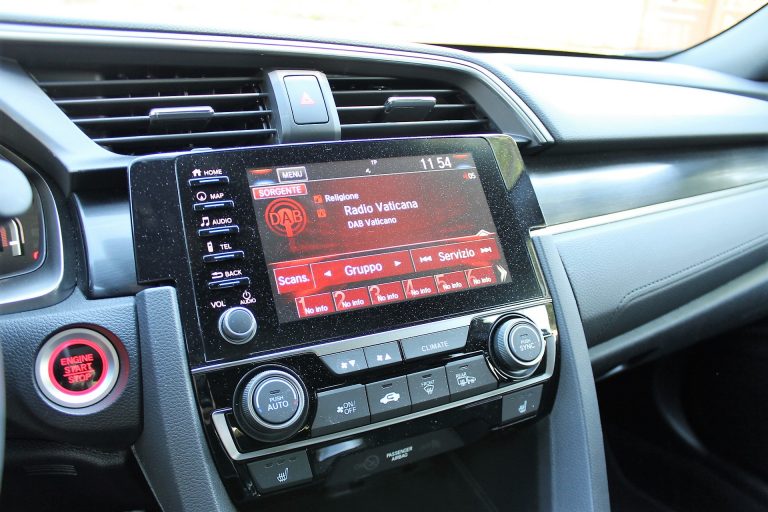 Honda Civic 1.0T Executive Sport Line: la prova su strada
