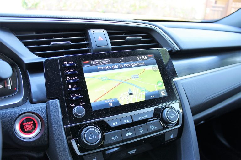 Honda Civic 1.0T Executive Sport Line: la prova su strada
