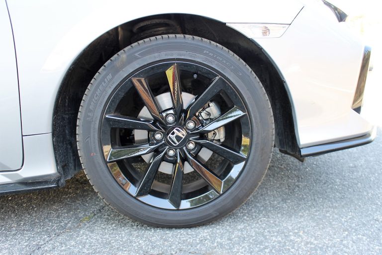 Honda Civic 1.0T Executive Sport Line: la prova su strada