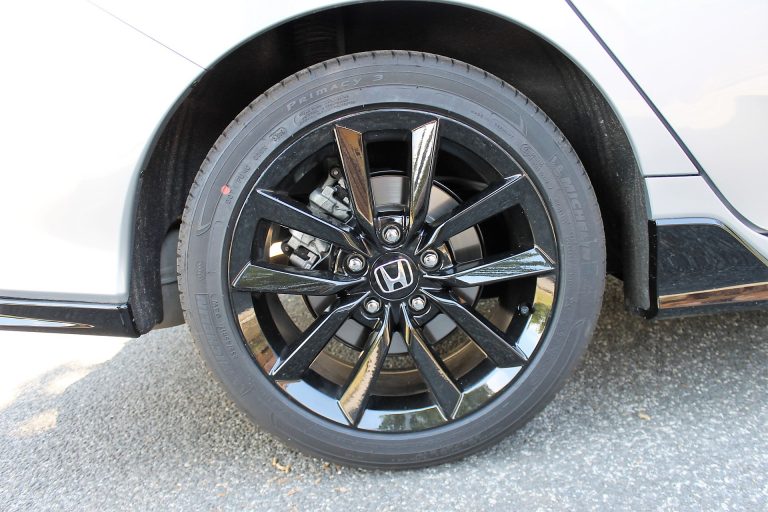 Honda Civic 1.0T Executive Sport Line: la prova su strada