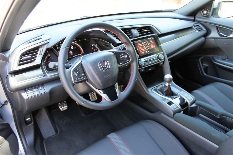 Honda Civic 1.0T Executive Sport Line: la prova su strada