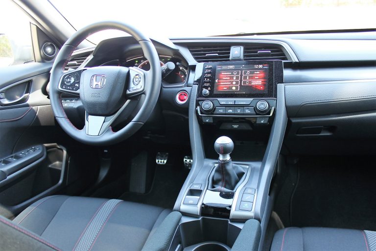 Honda Civic 1.0T Executive Sport Line: la prova su strada