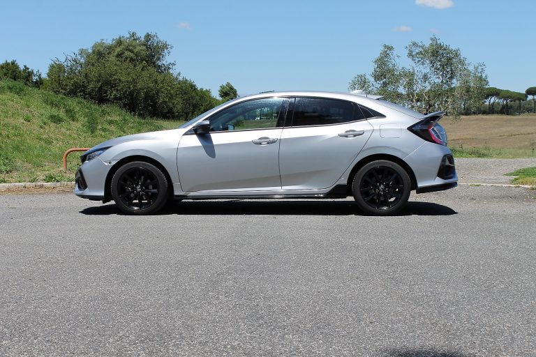 Honda Civic 1.0T Executive Sport Line: la prova su strada