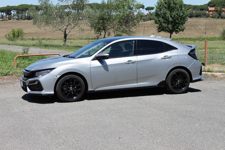 Honda Civic 1.0T Executive Sport Line: la prova su strada
