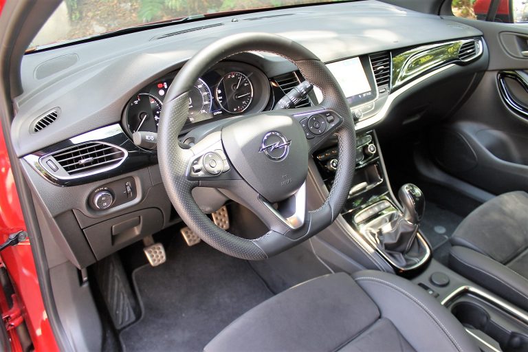 Opel Astra 1.5 CDTI 122 CV Ultimate: la prova su strada