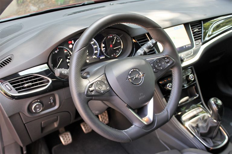 Opel Astra 1.5 CDTI 122 CV Ultimate: la prova su strada