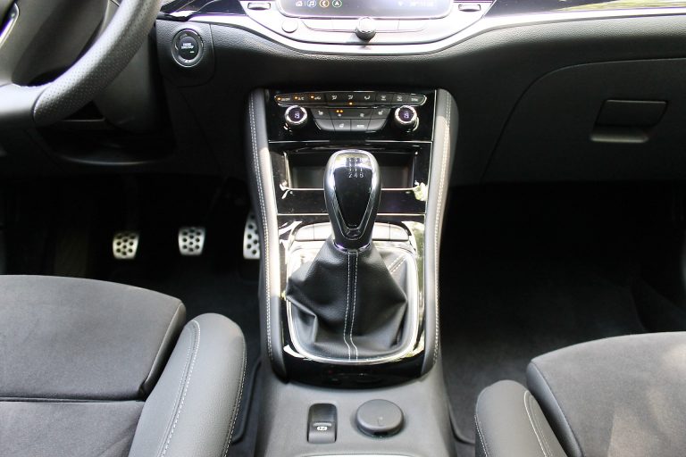 Opel Astra 1.5 CDTI 122 CV Ultimate: la prova su strada