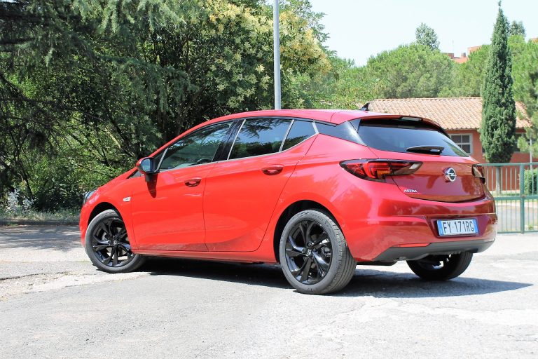 Opel Astra 1.5 CDTI 122 CV Ultimate: la prova su strada