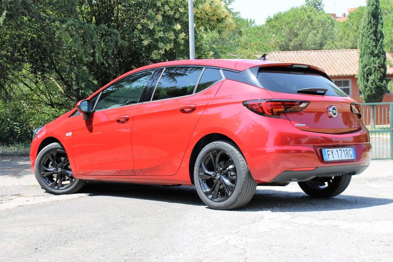 Opel Astra 1.5 CDTI 122 CV Ultimate: la prova su strada