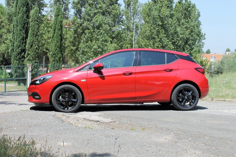 Opel Astra 1.5 CDTI 122 CV Ultimate: la prova su strada