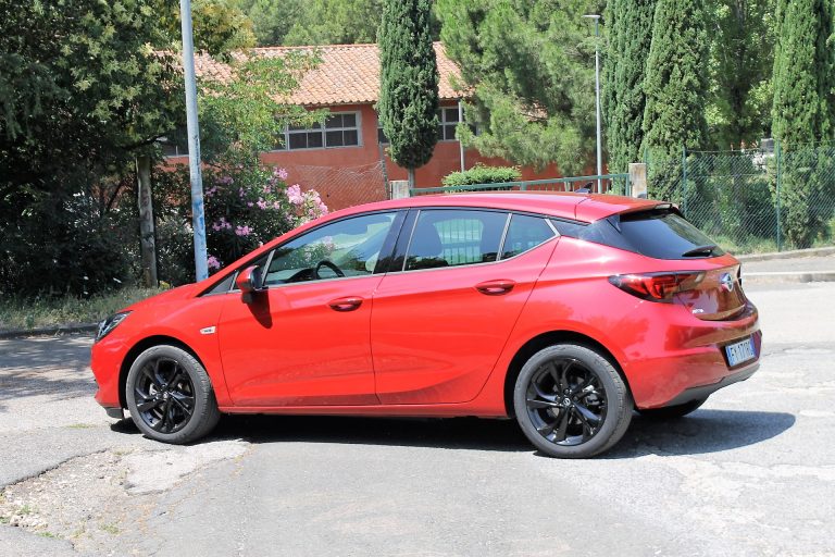 Opel Astra 1.5 CDTI 122 CV Ultimate: la prova su strada