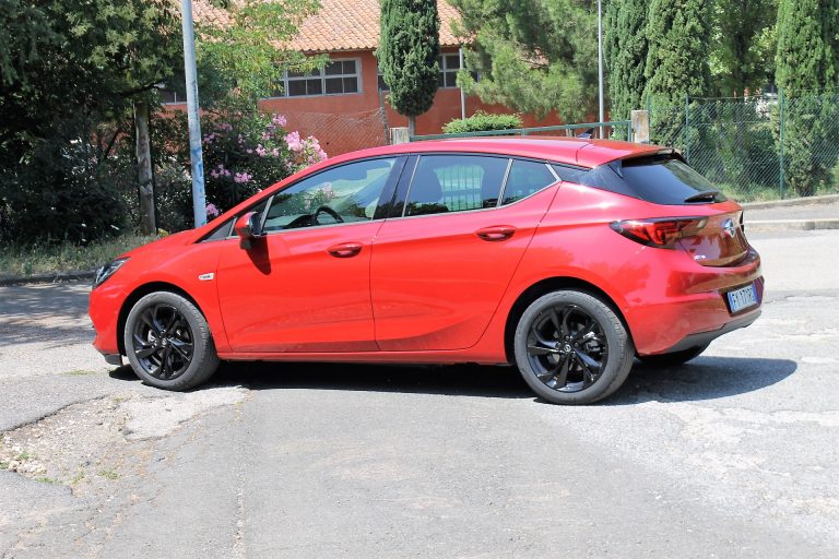Opel Astra 1.5 CDTI 122 CV Ultimate: la prova su strada