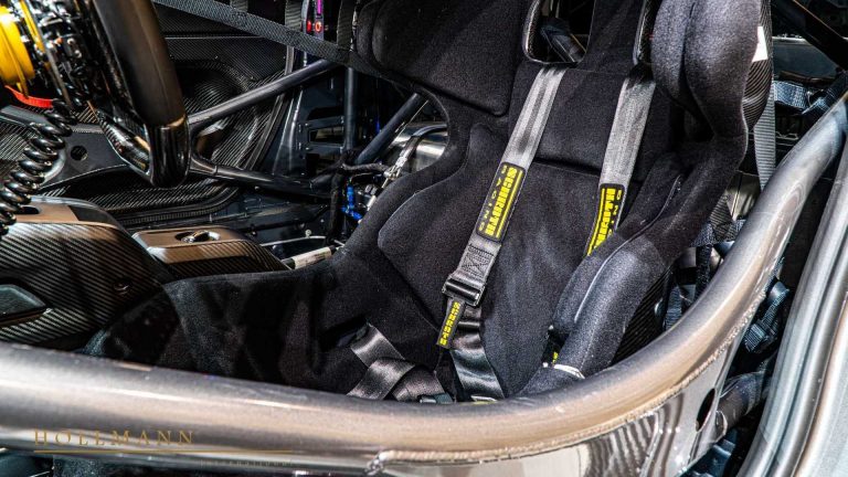 Porsche 935 in fibra di carbonio: immagini ufficiali