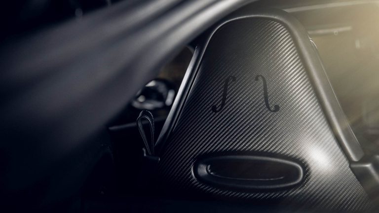 Aston Martin Vantage 007 Edition e DBS Superleggera 007: immagini ufficiali