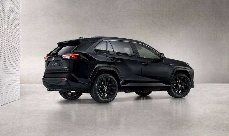Toyota RAV4 Hybrid Black Edition: immagini ufficiali