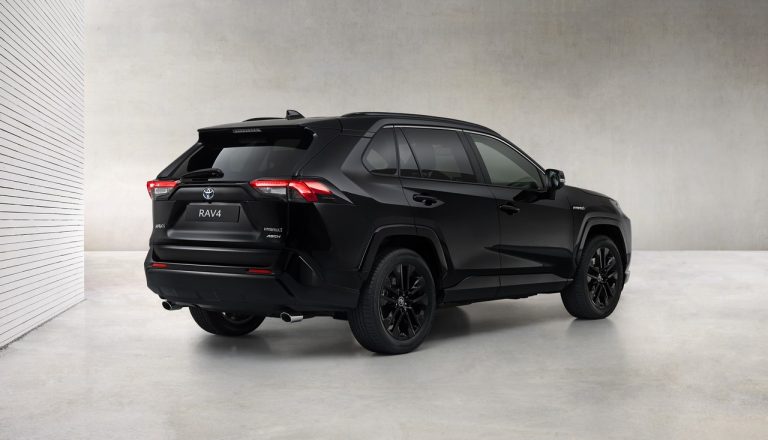 Toyota RAV4 Hybrid Black Edition: immagini ufficiali
