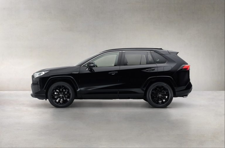 Toyota RAV4 Hybrid Black Edition: immagini ufficiali