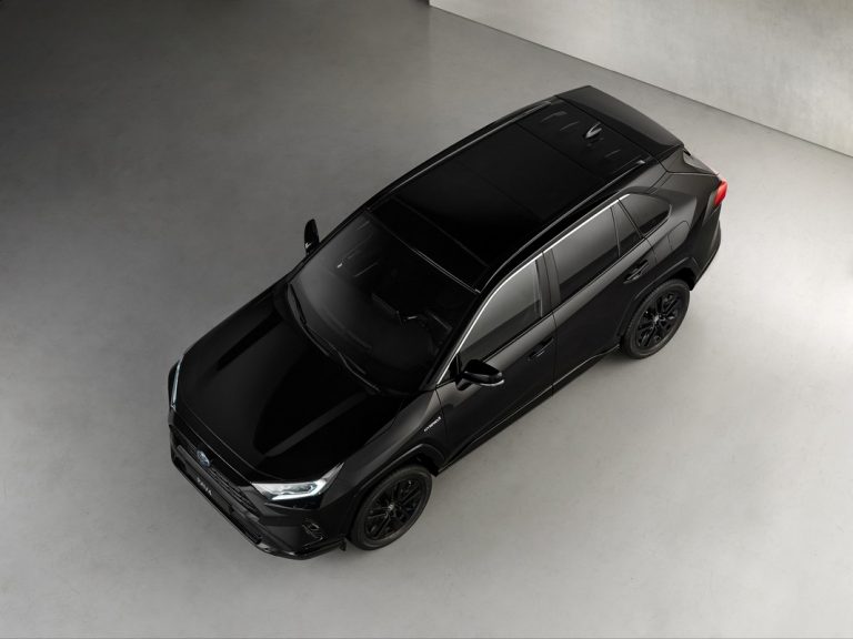 Toyota RAV4 Hybrid Black Edition: immagini ufficiali