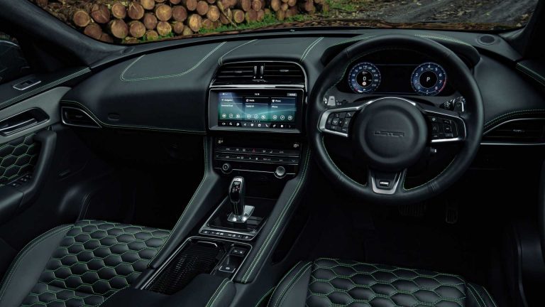 Jaguar F-Pace by Lister Stealth: immagini ufficiali