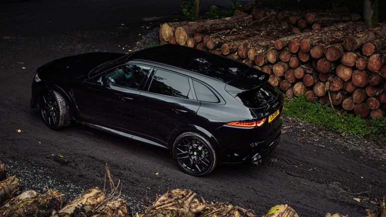 Jaguar F-Pace by Lister Stealth: immagini ufficiali