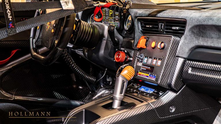 Porsche 935 in fibra di carbonio: immagini ufficiali