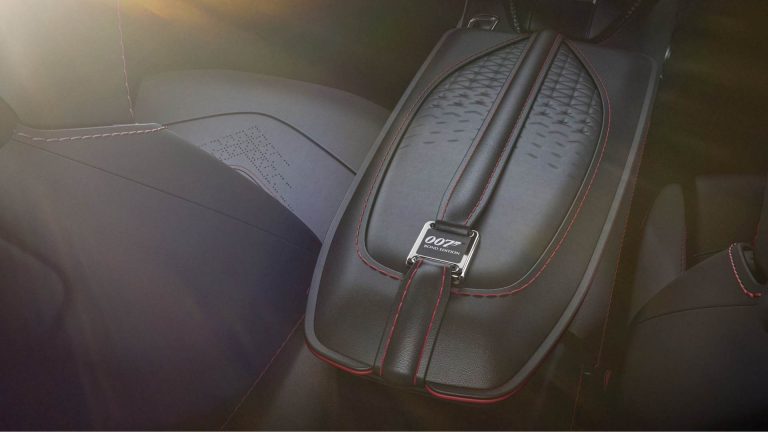 Aston Martin Vantage 007 Edition e DBS Superleggera 007: immagini ufficiali