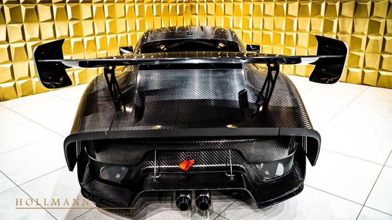 Porsche 935 in fibra di carbonio: immagini ufficiali